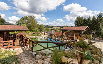 Ferienhaus mit Pool, Grillplatz und Gartenhaus